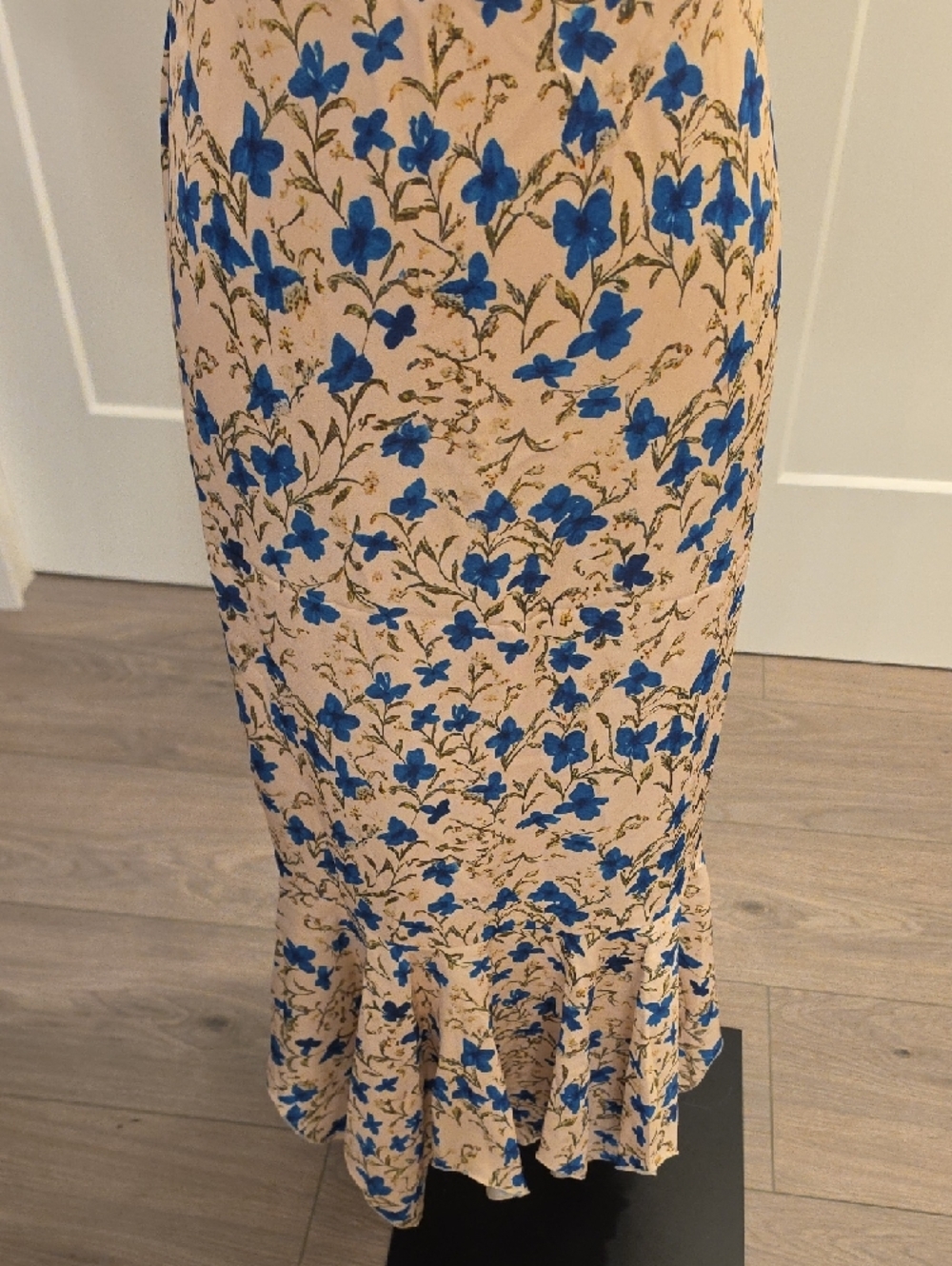 Commense Blue Floral Midi Dress on Cream Base sizes M & L available new with tag - Picture 6 of 12